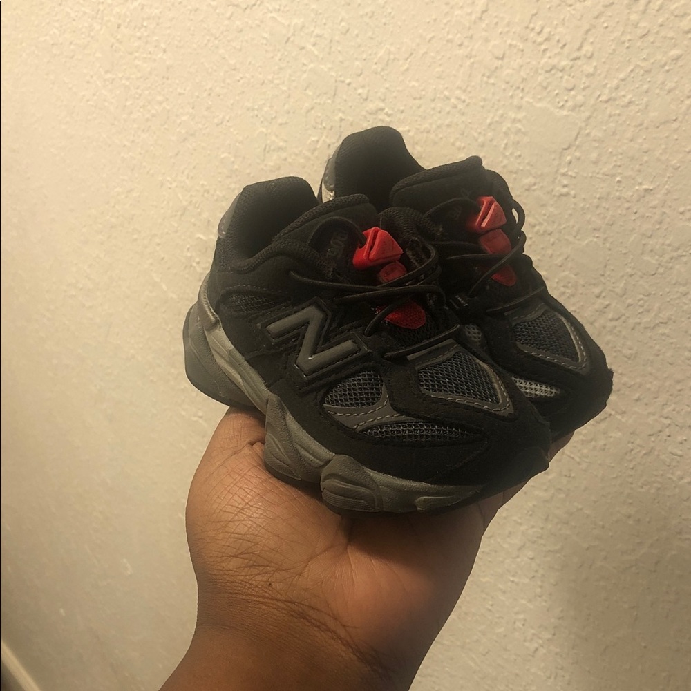 New Balance Kids Sneakers in Black and Red